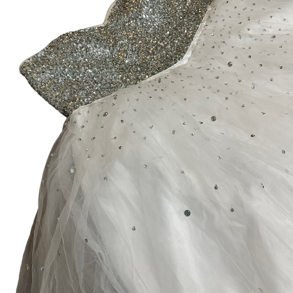 Gorgeous Used Wedding Gown - Picture 8 of 16